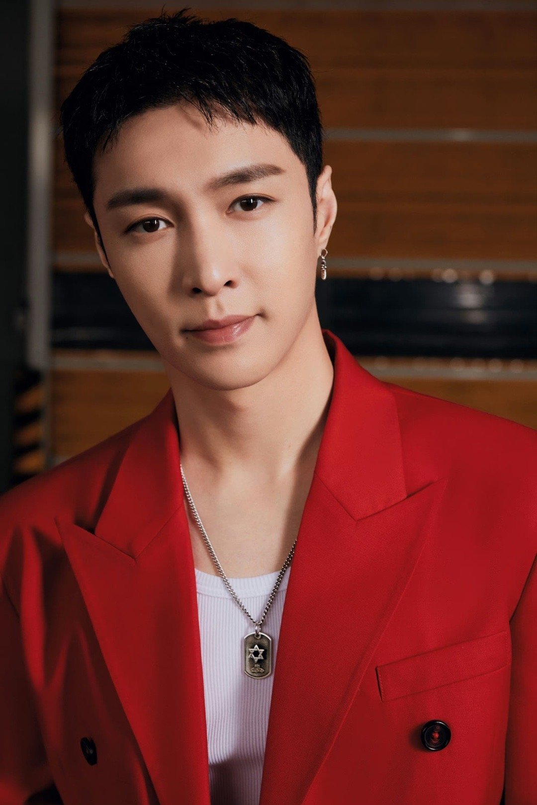 张艺兴最新造型大片9615 红色西装77短发,利落又帅气_高清图集