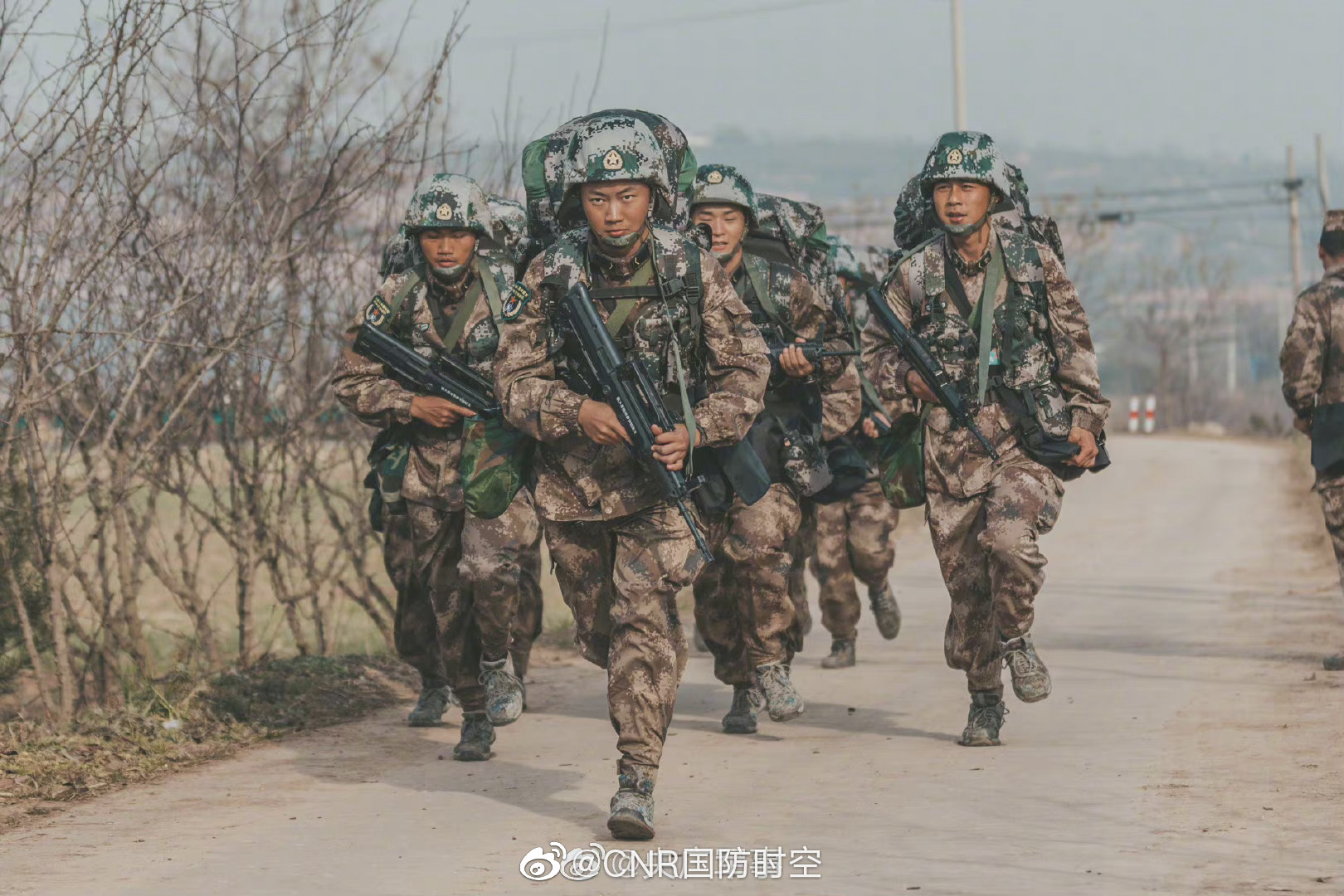 出征战略支援部队新兵首次野营拉练