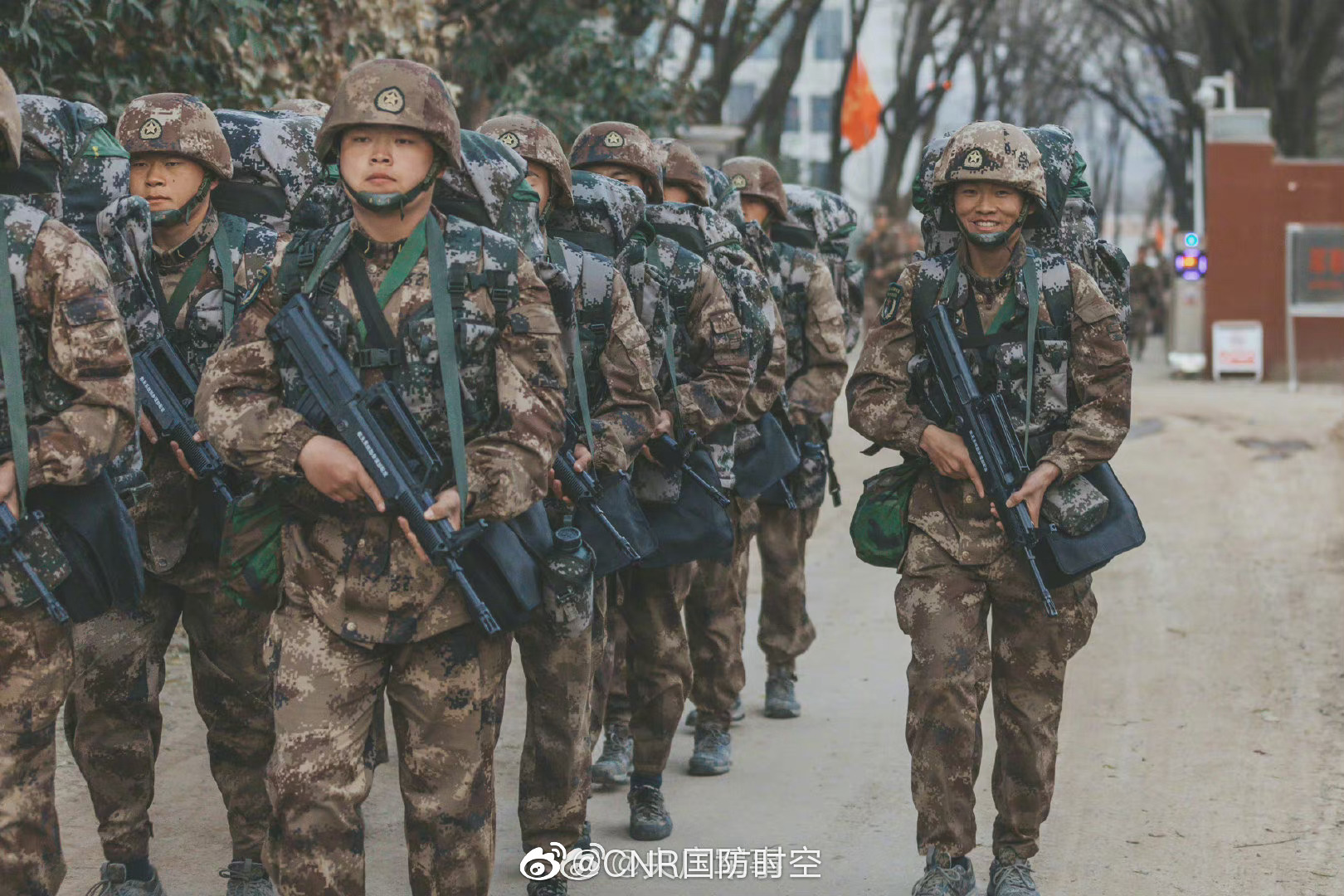 出征战略支援部队新兵首次野营拉练