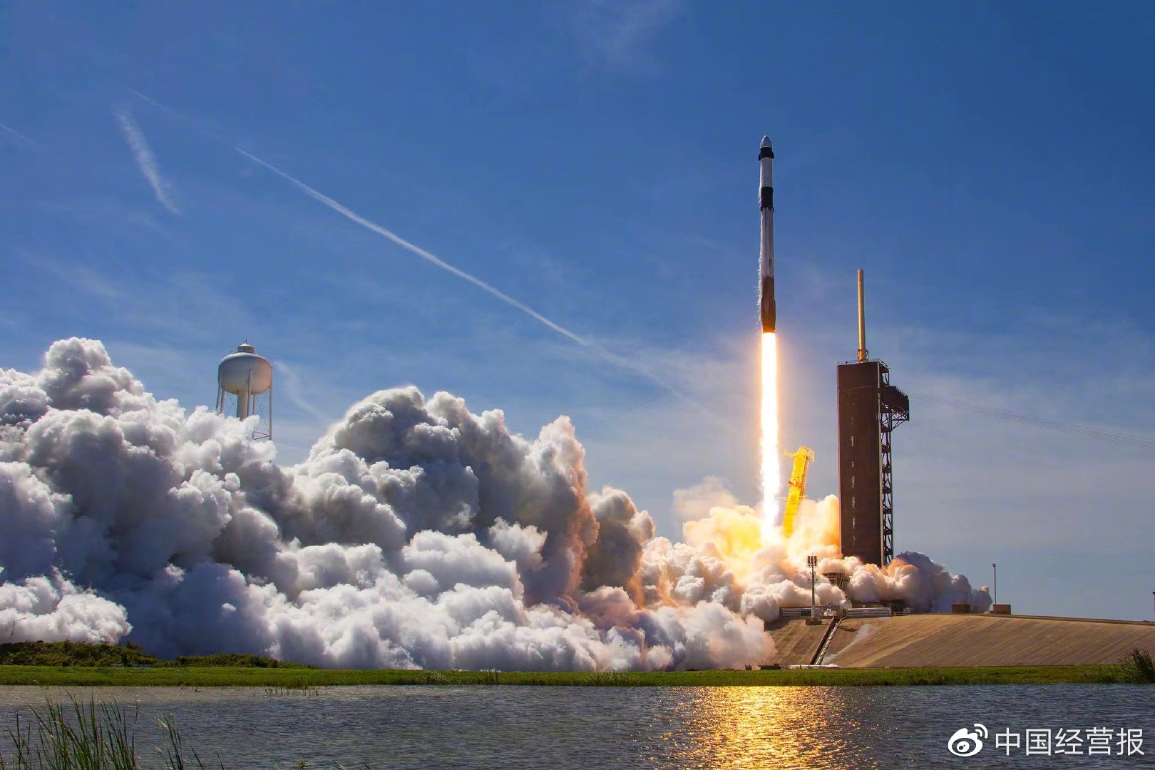 4月8日,4名太空游客搭乘spacex奋进号龙飞船从肯尼迪航天中心起飞