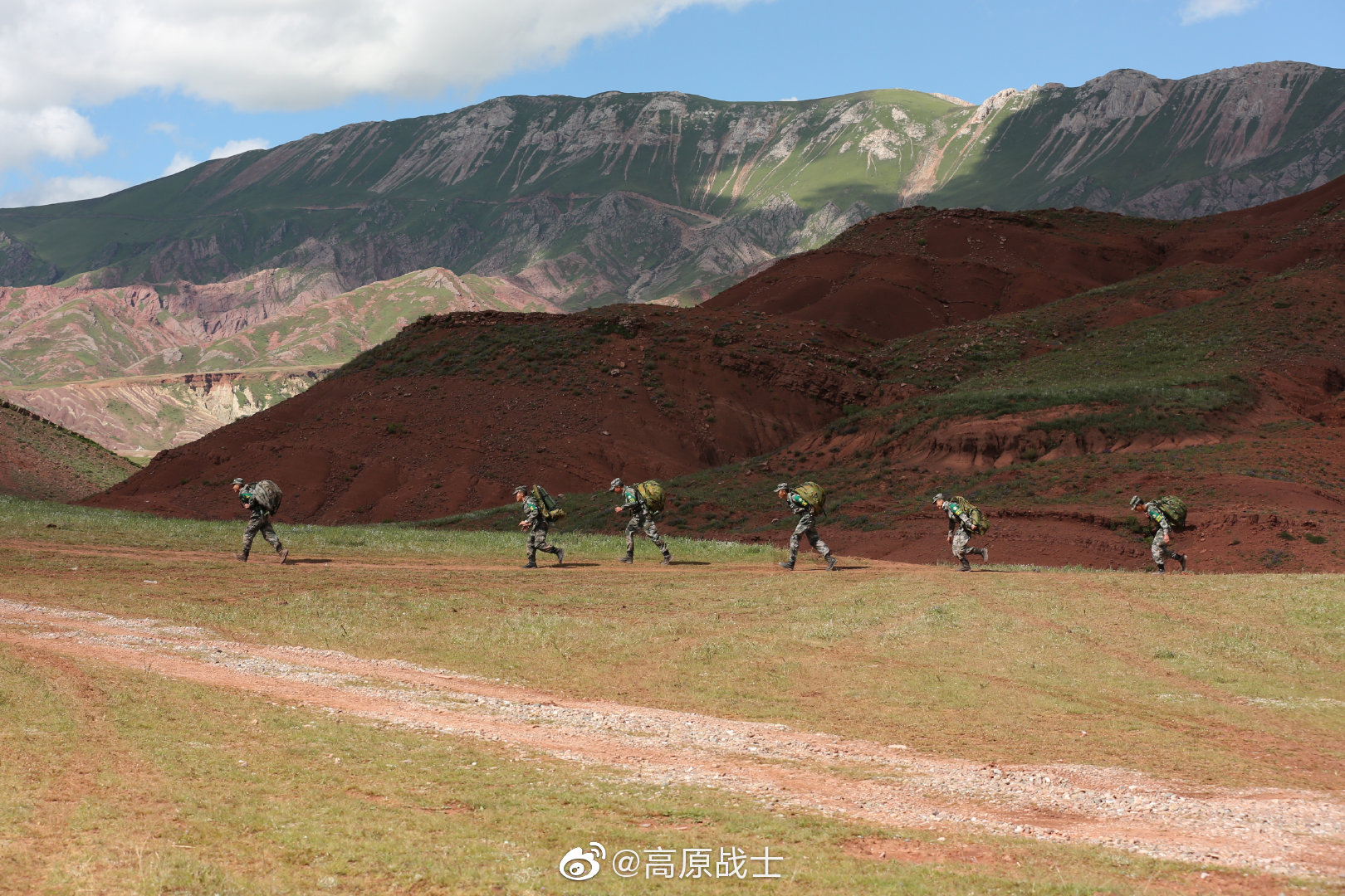 练为战高原战士驻训生活掠影