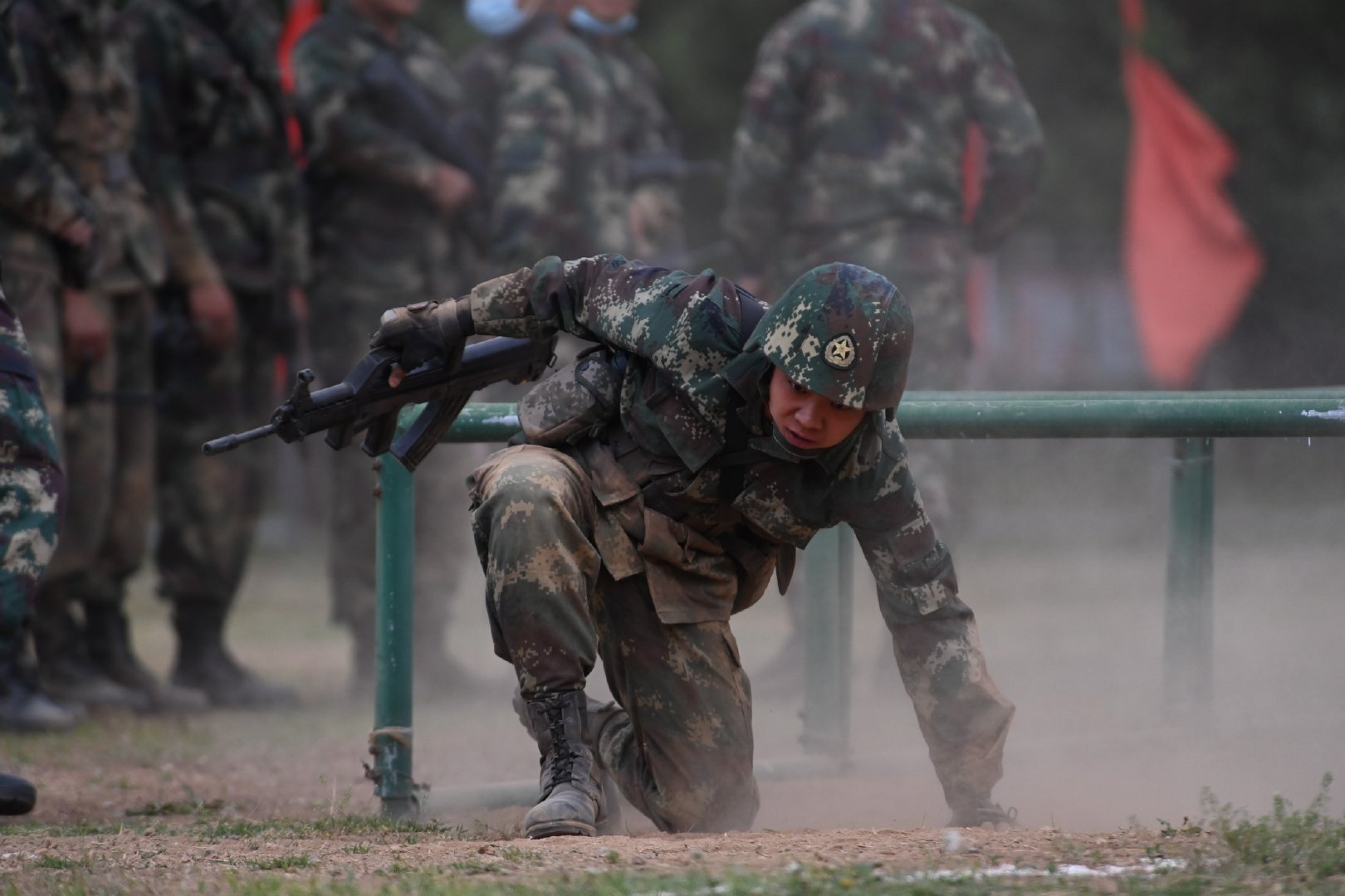 前排围观火箭军新兵第一阶段考核