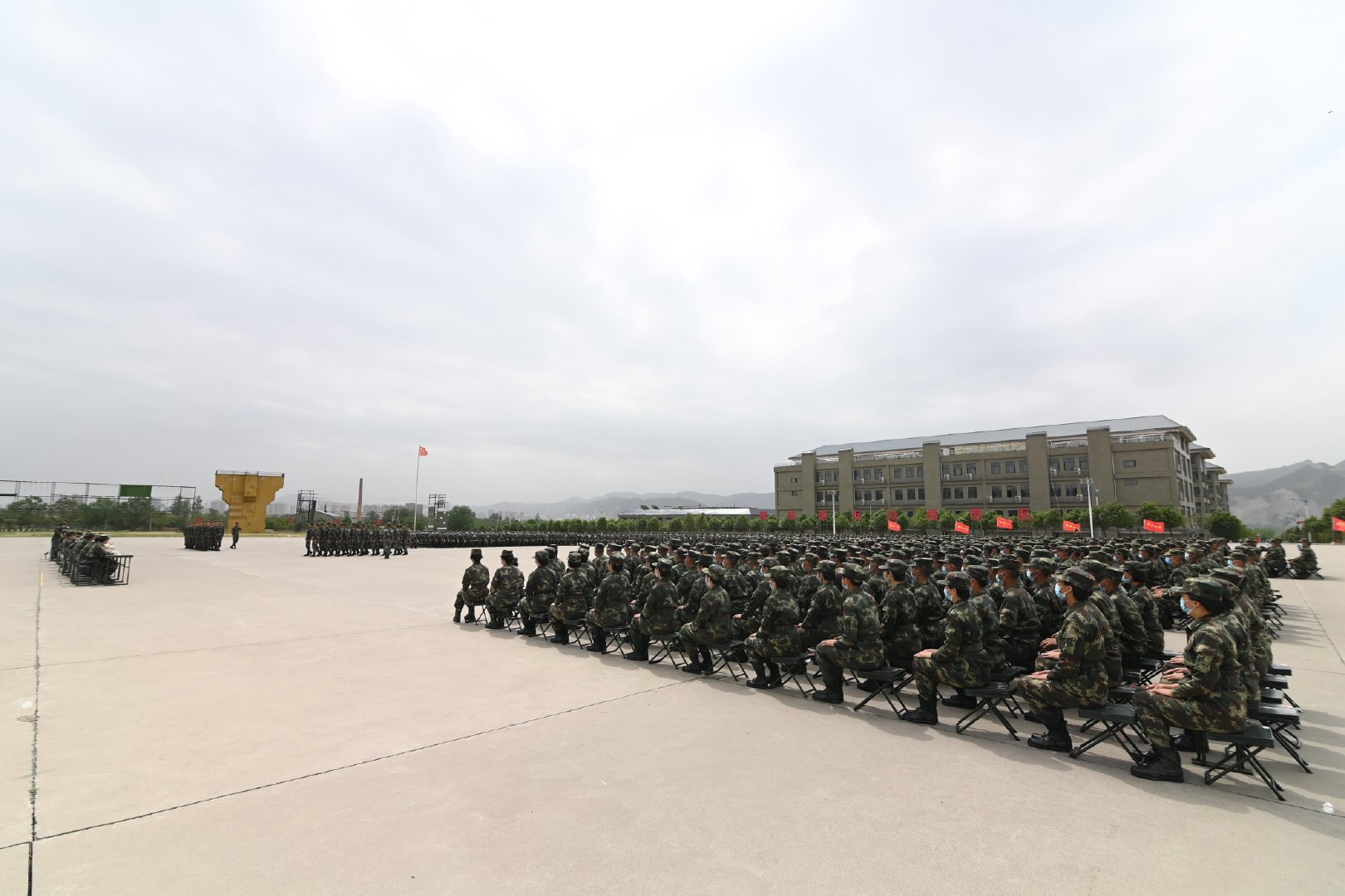 前排围观火箭军新兵第一阶段考核