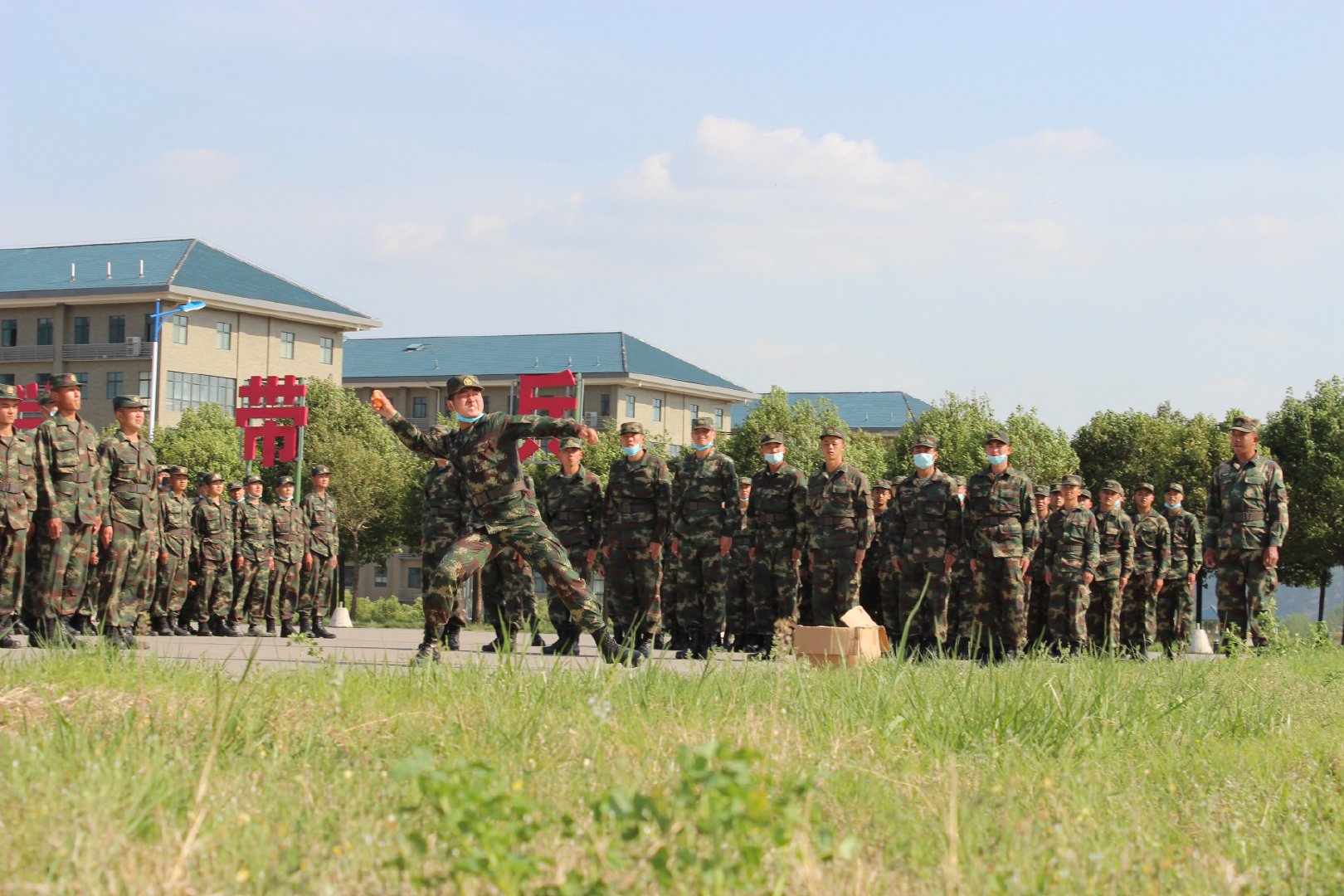 前排围观火箭军新兵第一阶段考核