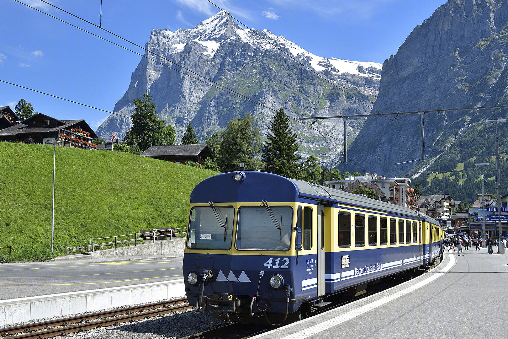 少女峰是瑞士的著名山峰位于因特拉肯旅游地东南18公里处