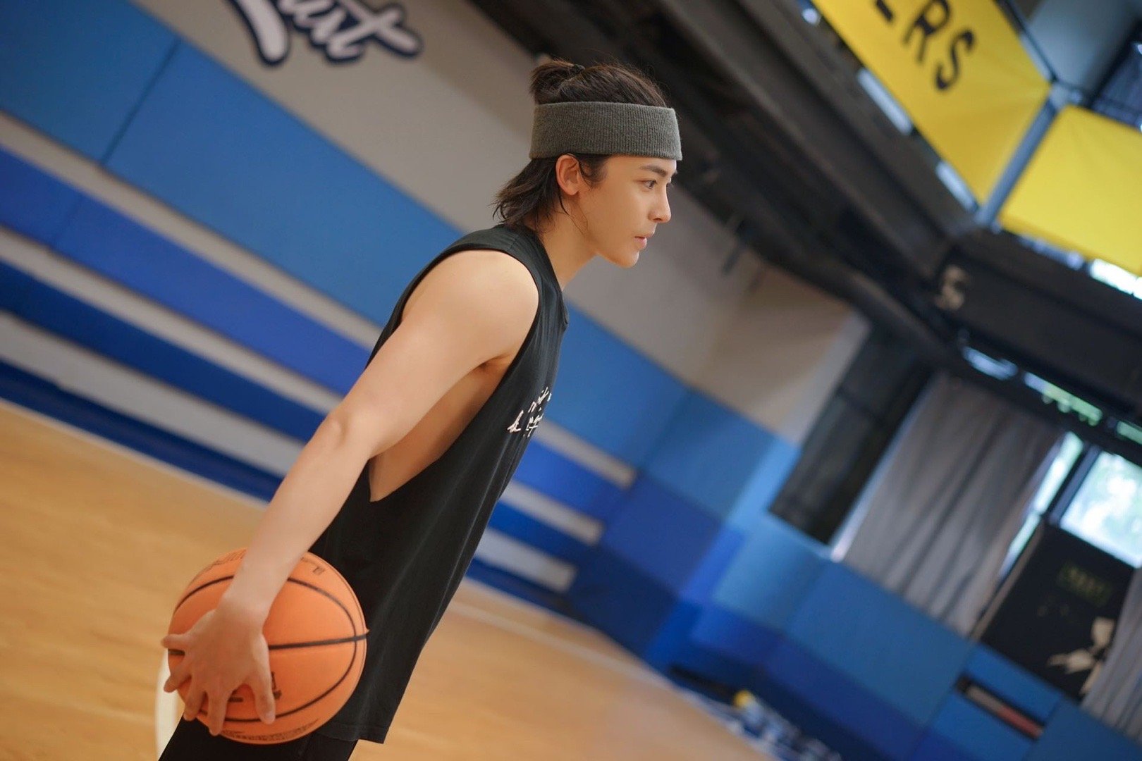 你可以永远相信侯明昊的实力,光是看到他打篮球的动作