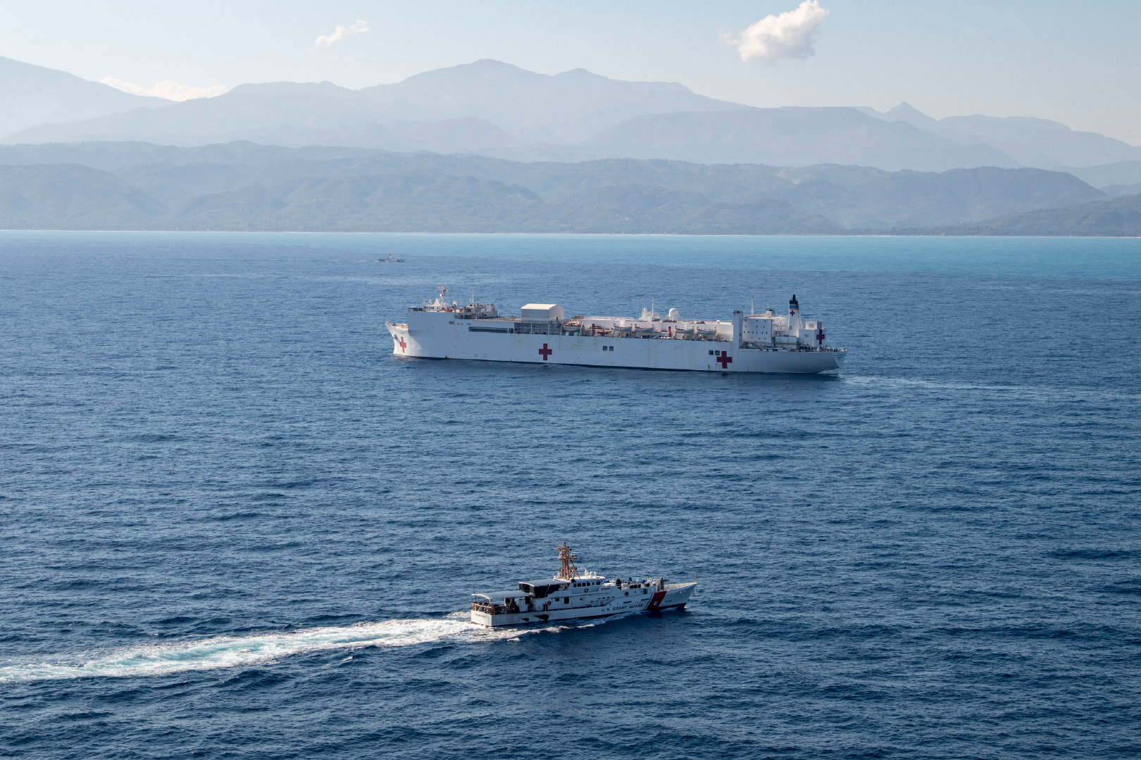 继续承诺2022期间协助usns comfort (t-ah 20)医院船|海地|杰里米