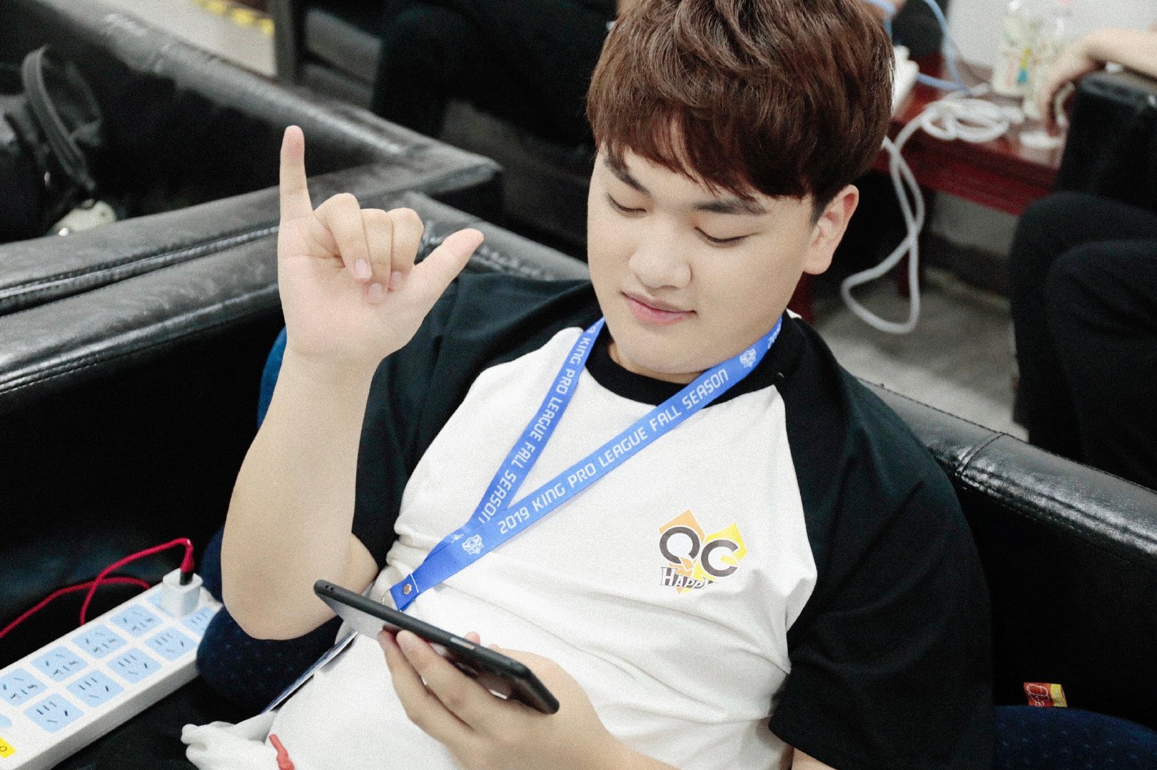 fly转会到ag超玩会,qghappy将迎来大变天?刺痛停播了十天!