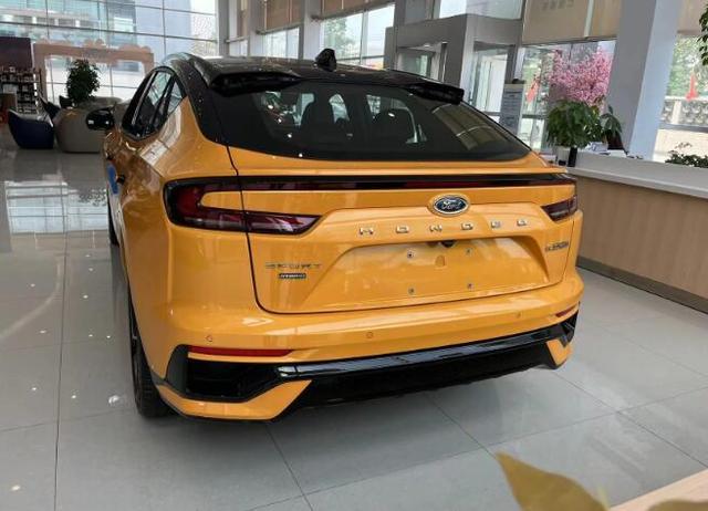 福特蒙迪欧运动版价格公布!20.98万起售,1.1米连体屏,2.0t混动