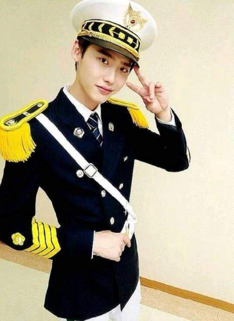 李钟硕今日正式退伍那个最会挑剧本的小子回来了