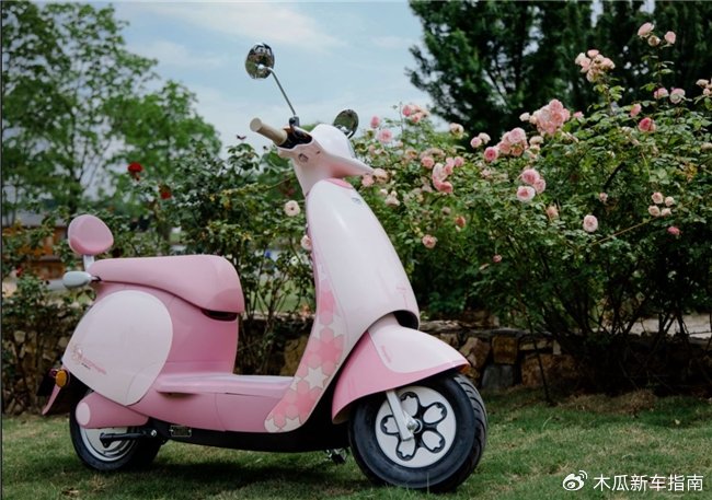 小刀企鹅试骑:萌趣可爱小企鹅 女性友好电动车