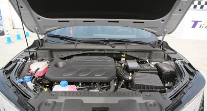 新款吉利ICON巧克力对比长安UNI-T，谁更讨女性欢心？