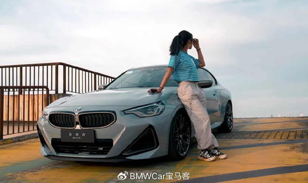 女孩子人生第一次买车就是宝马m240i,爱的不只是性能,还有.
