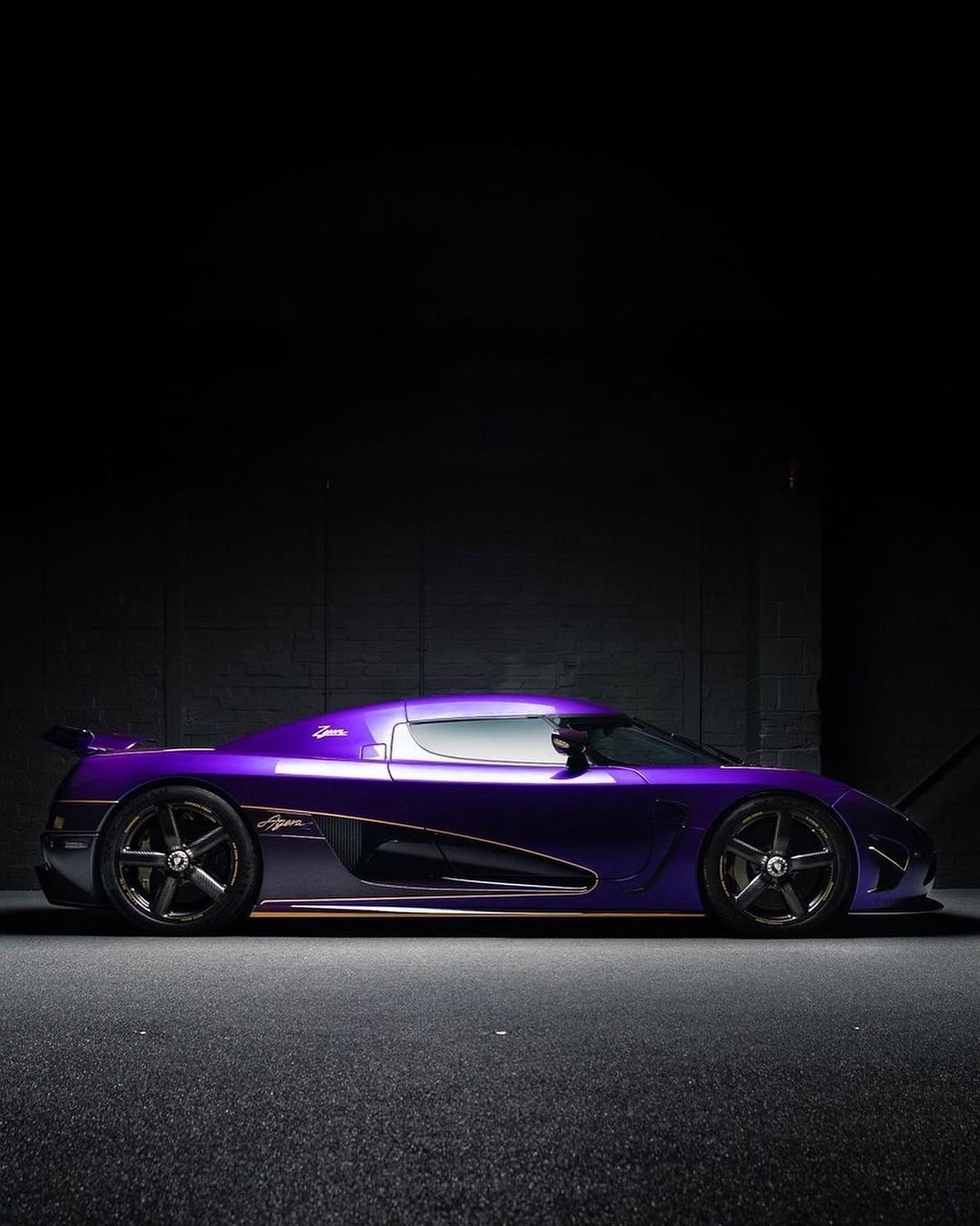 很多人都熟悉的一台柯尼塞格 agera r:紫金,底盘编号7094!