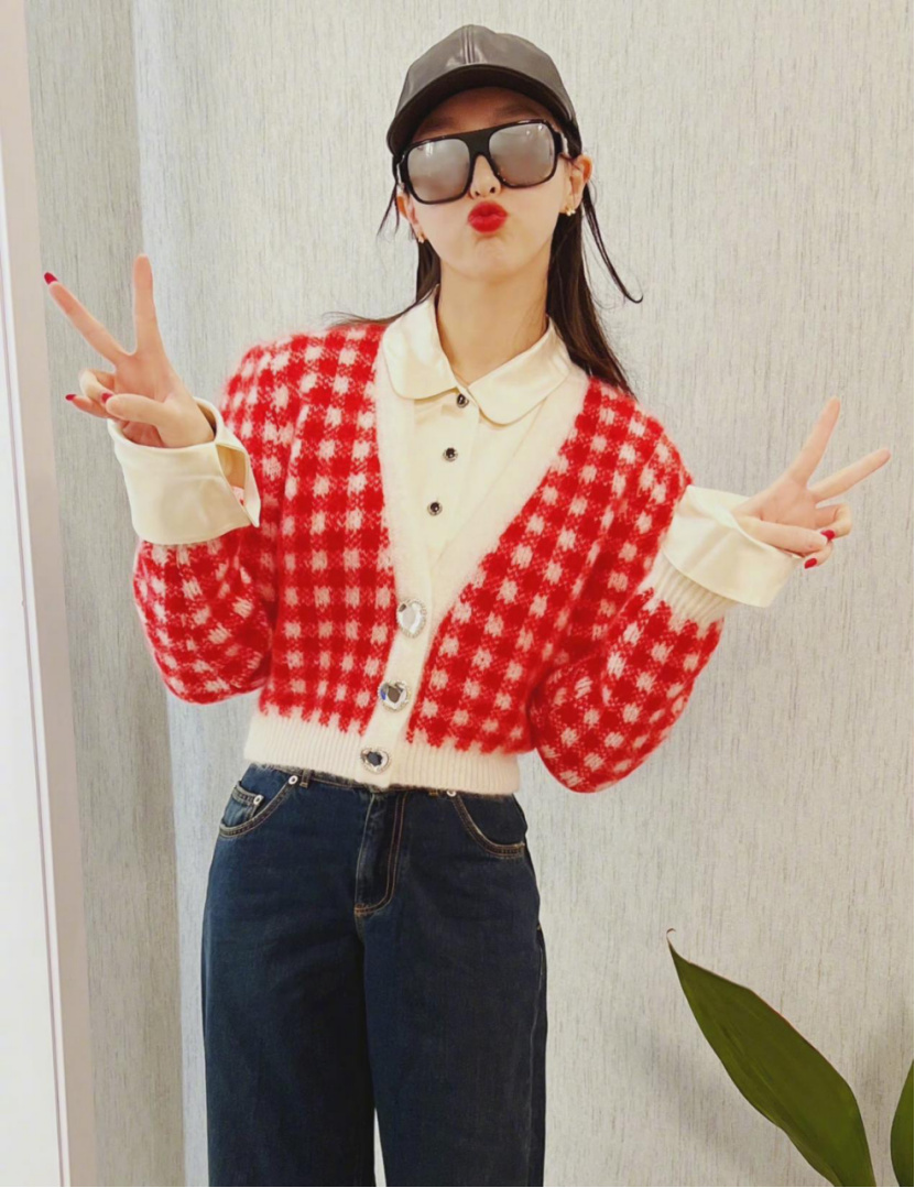 温暖随性的日常穿搭真的很上头!看唐嫣的穿搭就知道,超有范的休闲区蓝鸢梦想 - Www.slyday.coM 温暖随性的日常穿搭真的很上头!看唐嫣的穿搭就知道,超有范的休闲区蓝鸢梦想 - Www.slyday.coM