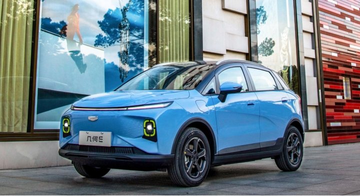 10万级纯电代步车，几何E vs 比亚迪海豚该怎么选？