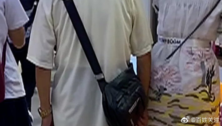 贵阳一老人游走街头屡次伸出咸猪手 广大女性要注意休闲区蓝鸢梦想 - Www.slyday.coM