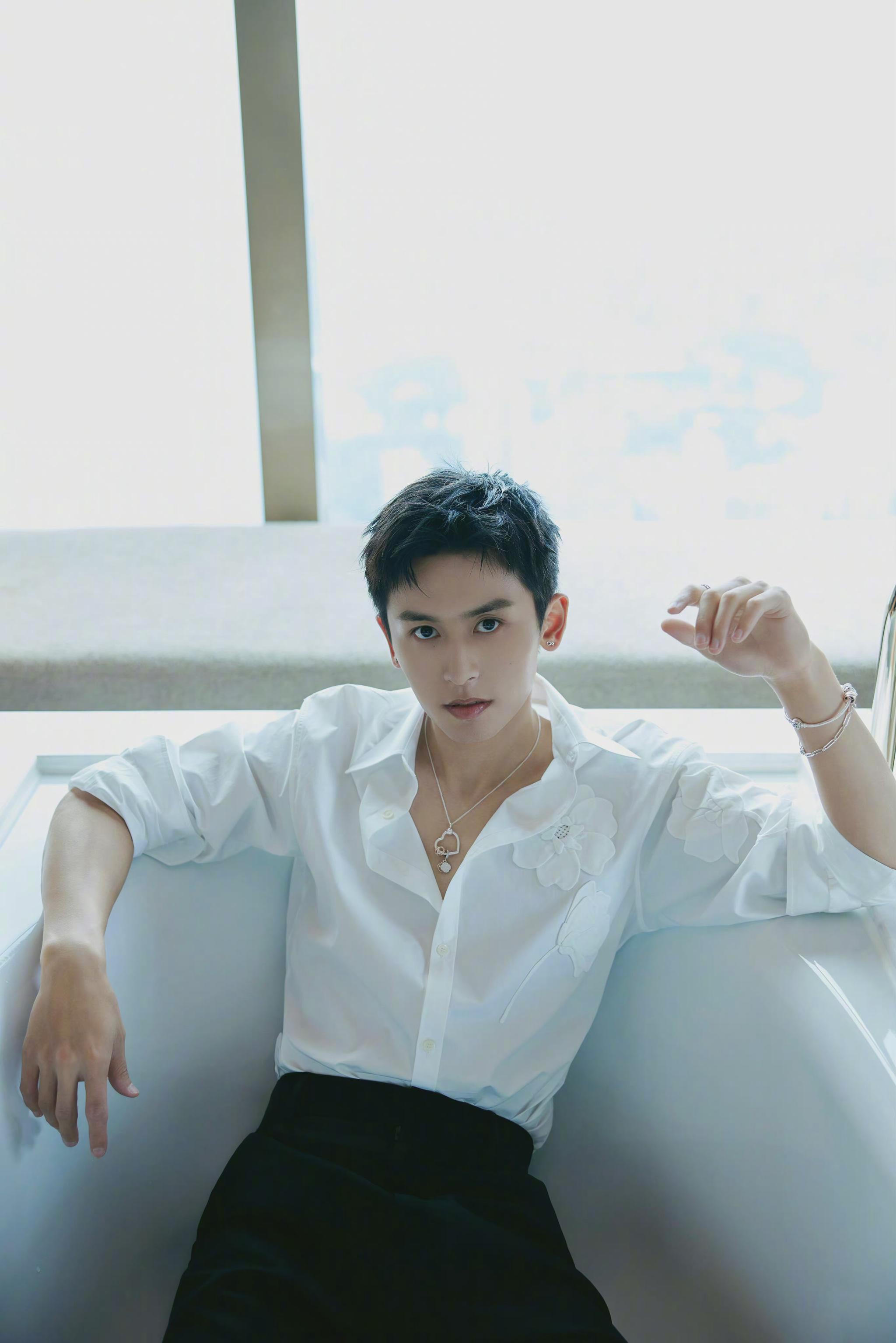 活动造型look……|造型|张哲瀚|浮雕_新浪新闻