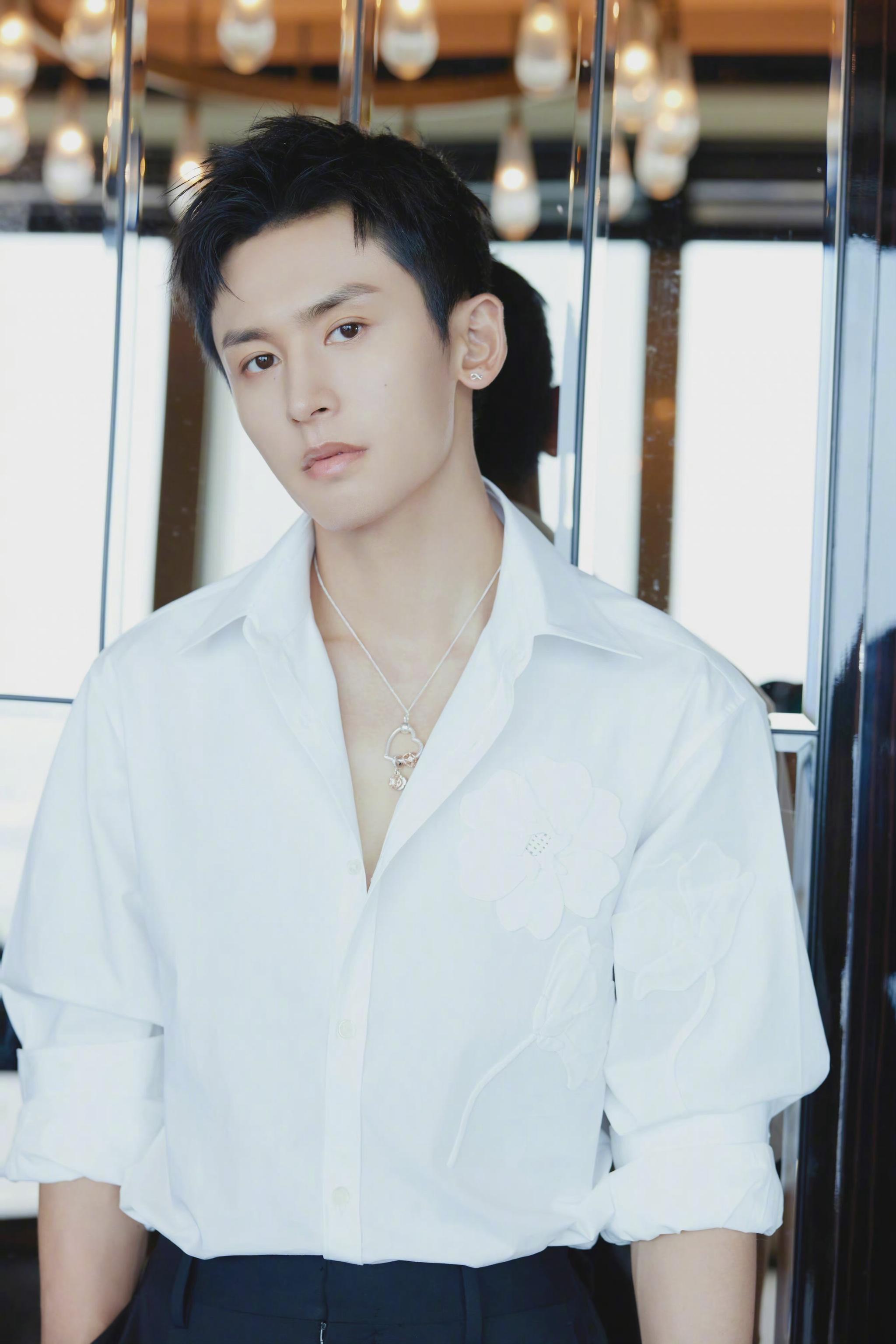 活动造型look……|造型|张哲瀚|浮雕_新浪新闻