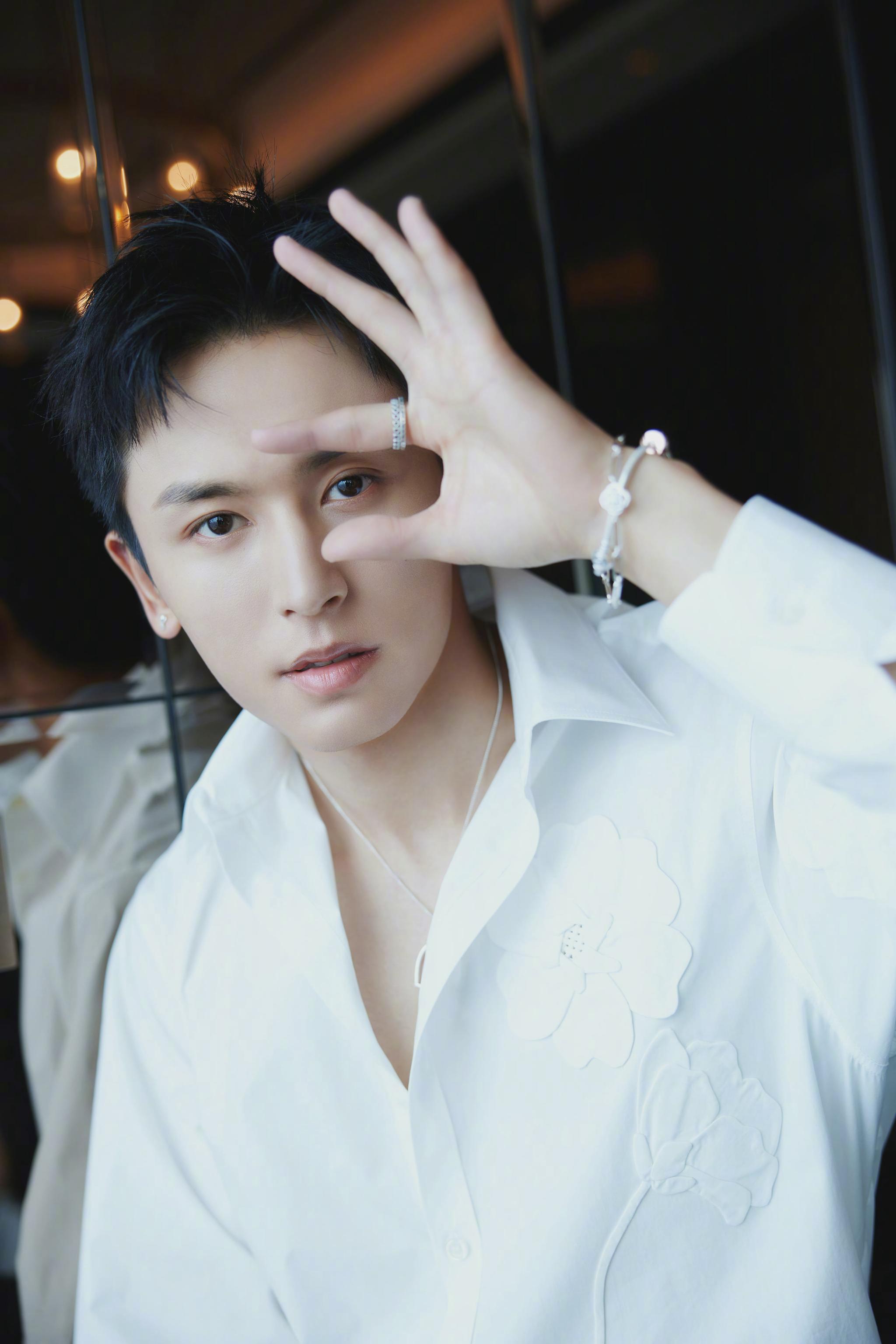 活动造型look……|造型|张哲瀚|浮雕_新浪新闻