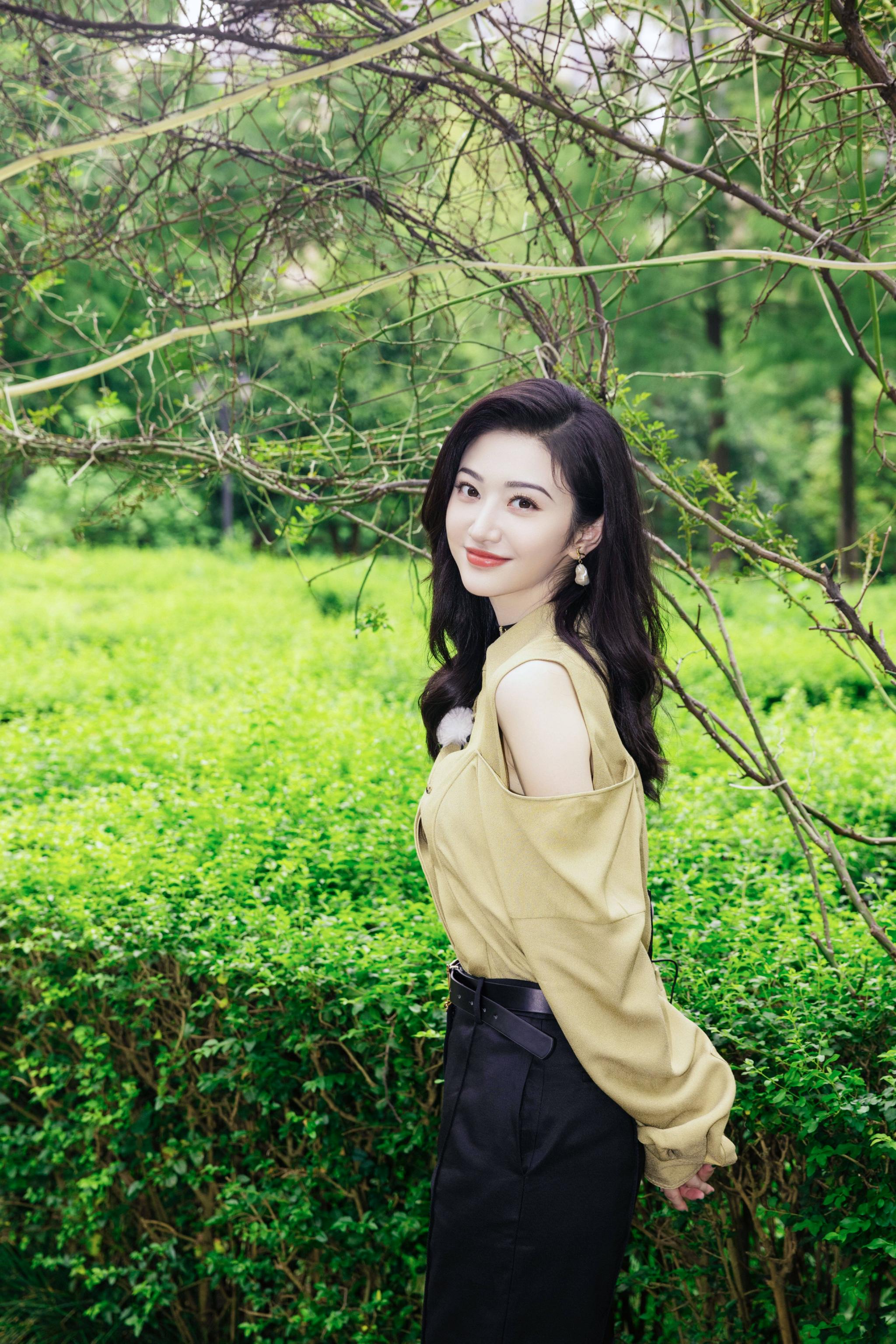 景甜清新温婉可人的公主出行啦