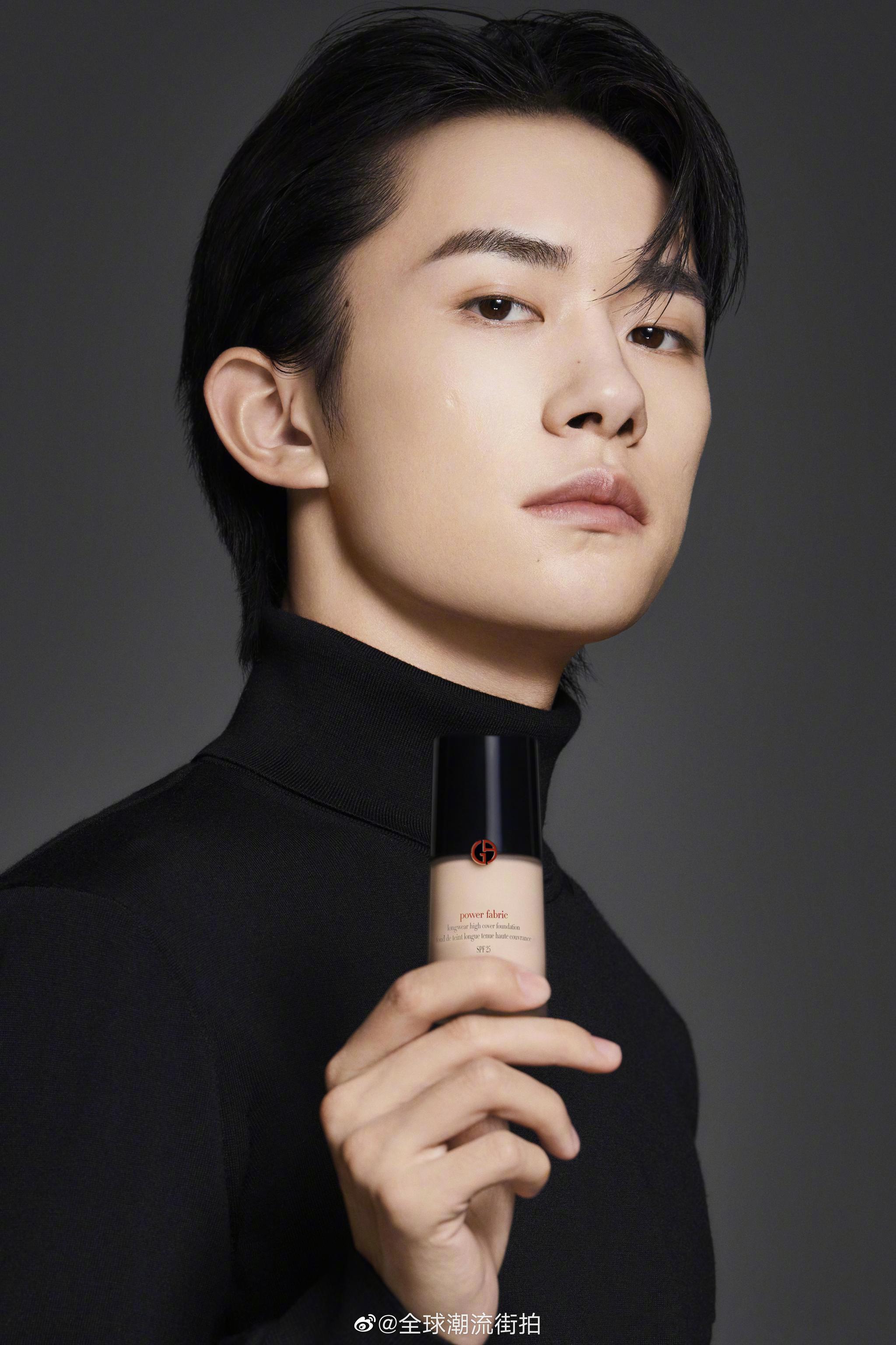 阿玛尼广告大片.简单黑白映衬极致质感,分明轮廓彰显英朗姿态