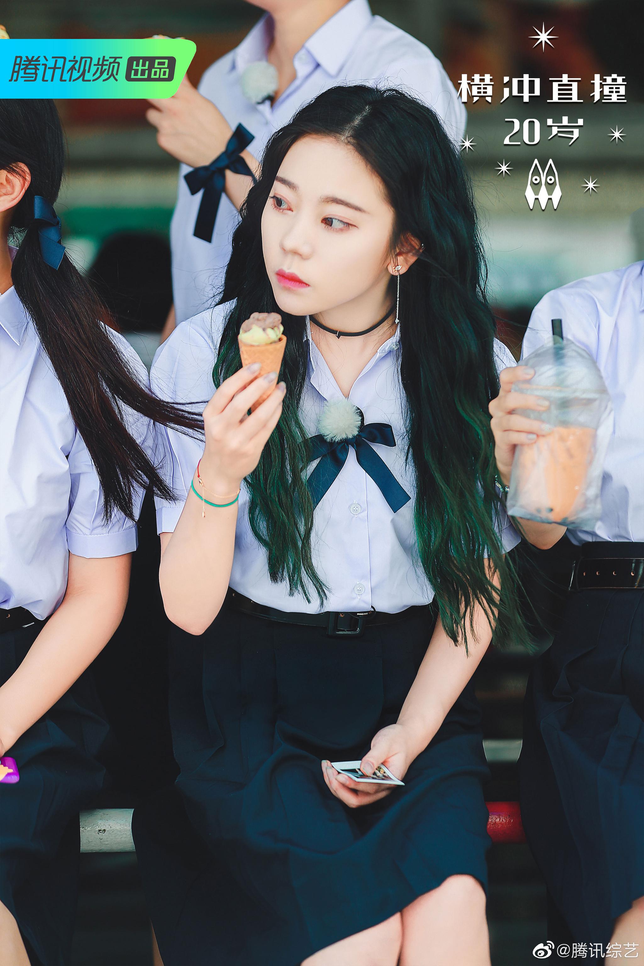 火箭少女101官博 少女们穿泰国校服的造型就是初恋的样子叭