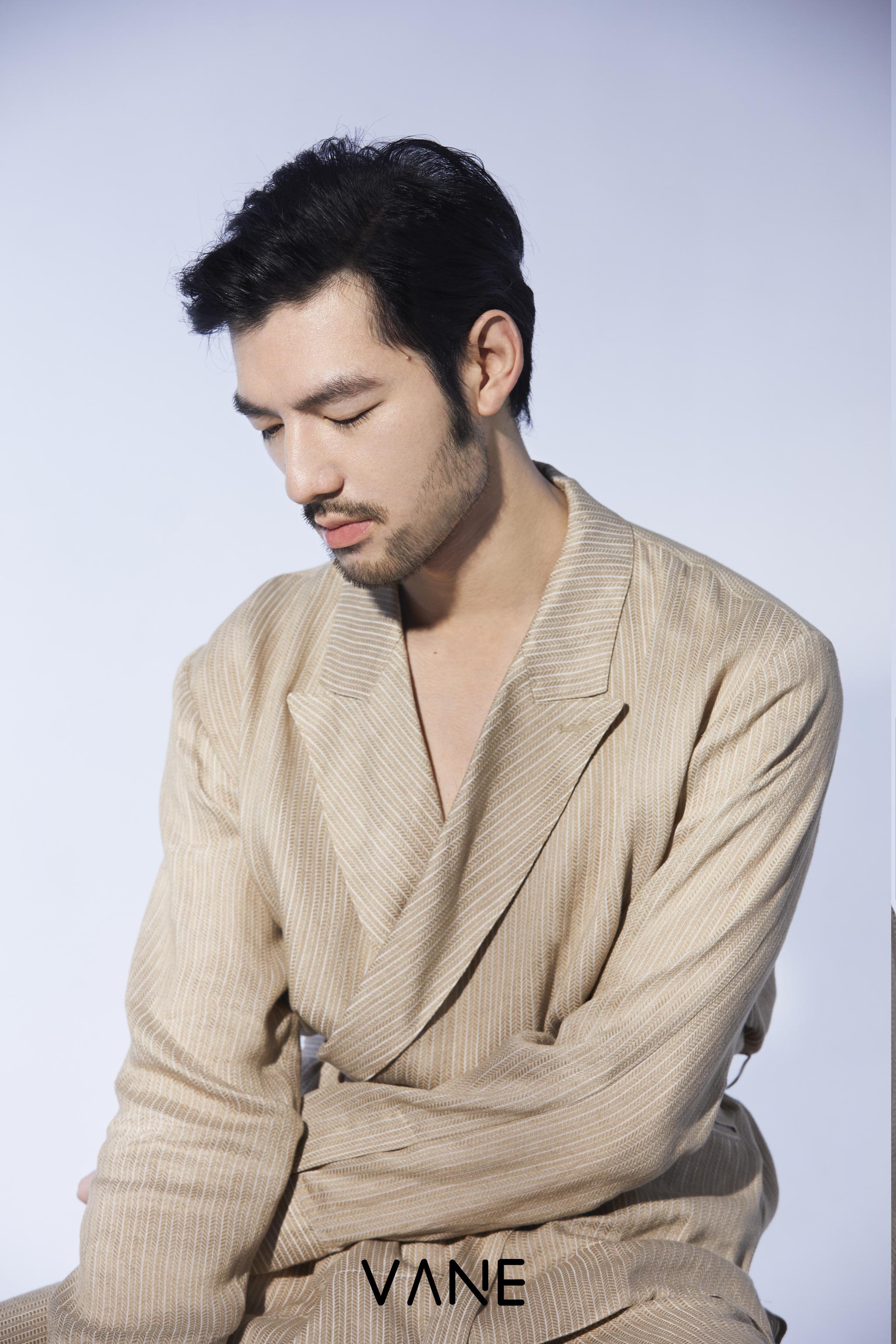 倪寒尽[超话]# @倪寒尽  《肆意vane》 黑白之间 沉静极致