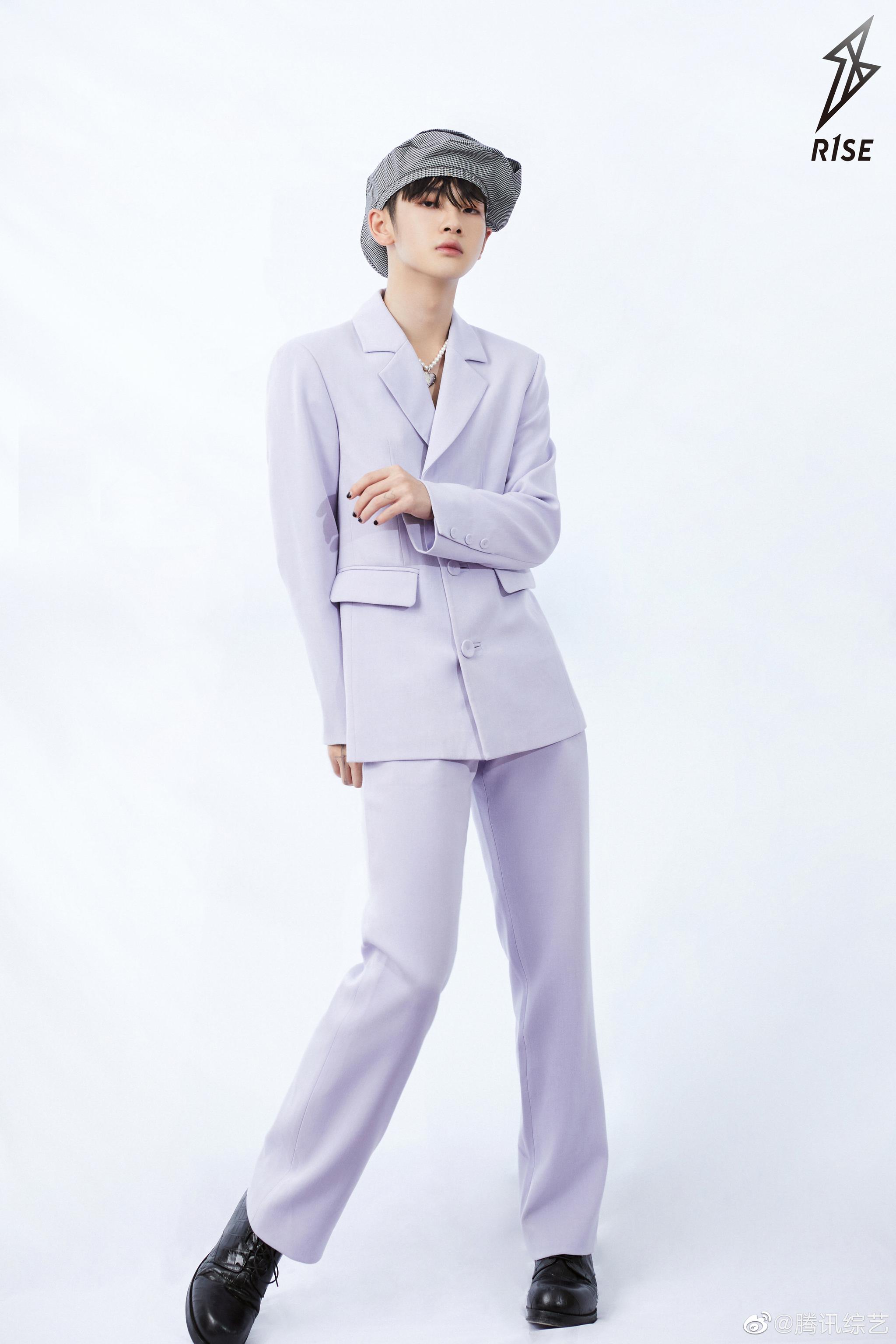 r1se-周震南 紫色西装搭配英式贝雷帽
