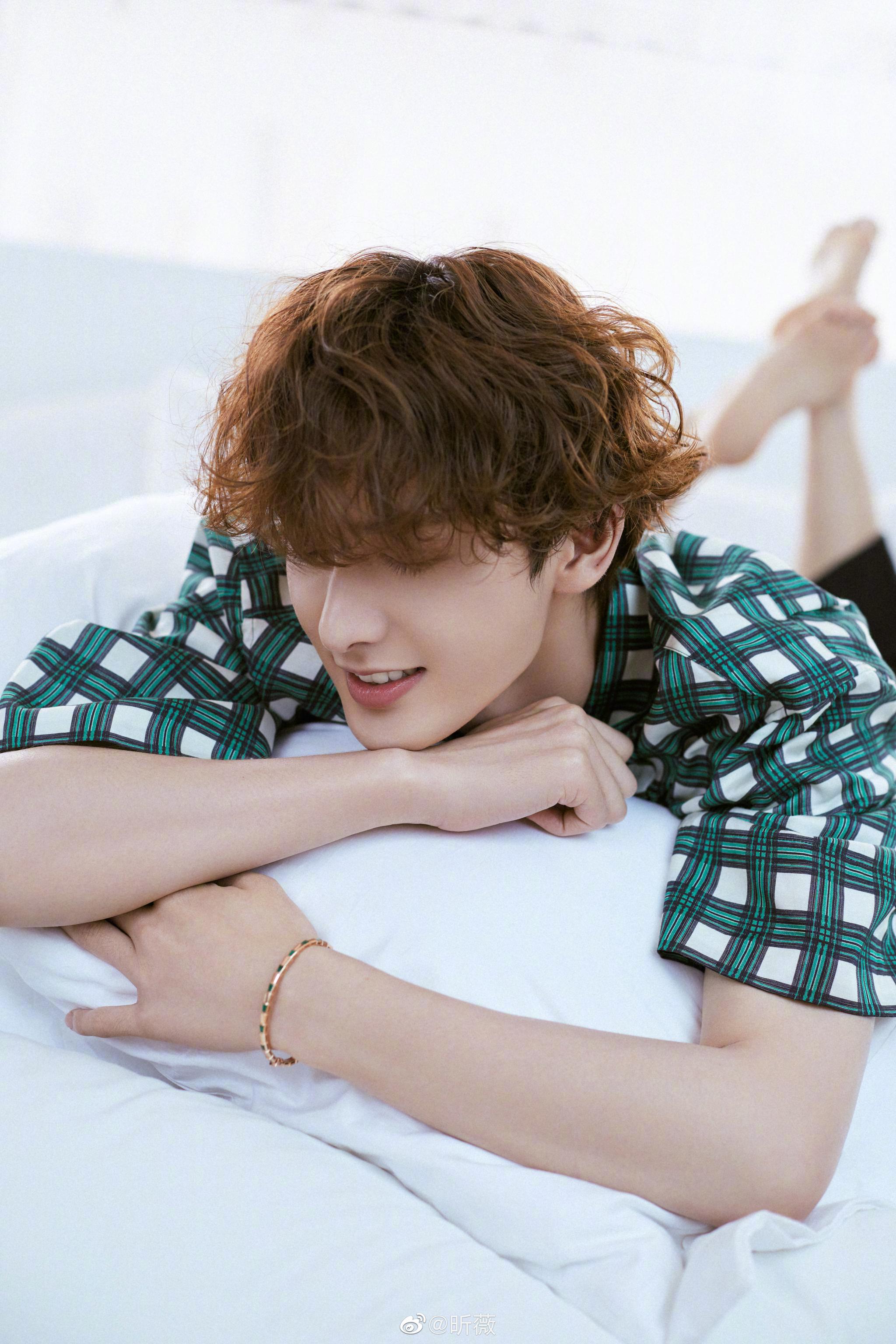 你的宠物系男友@theo-朱正廷 上线,小卷毛造型乖巧可爱