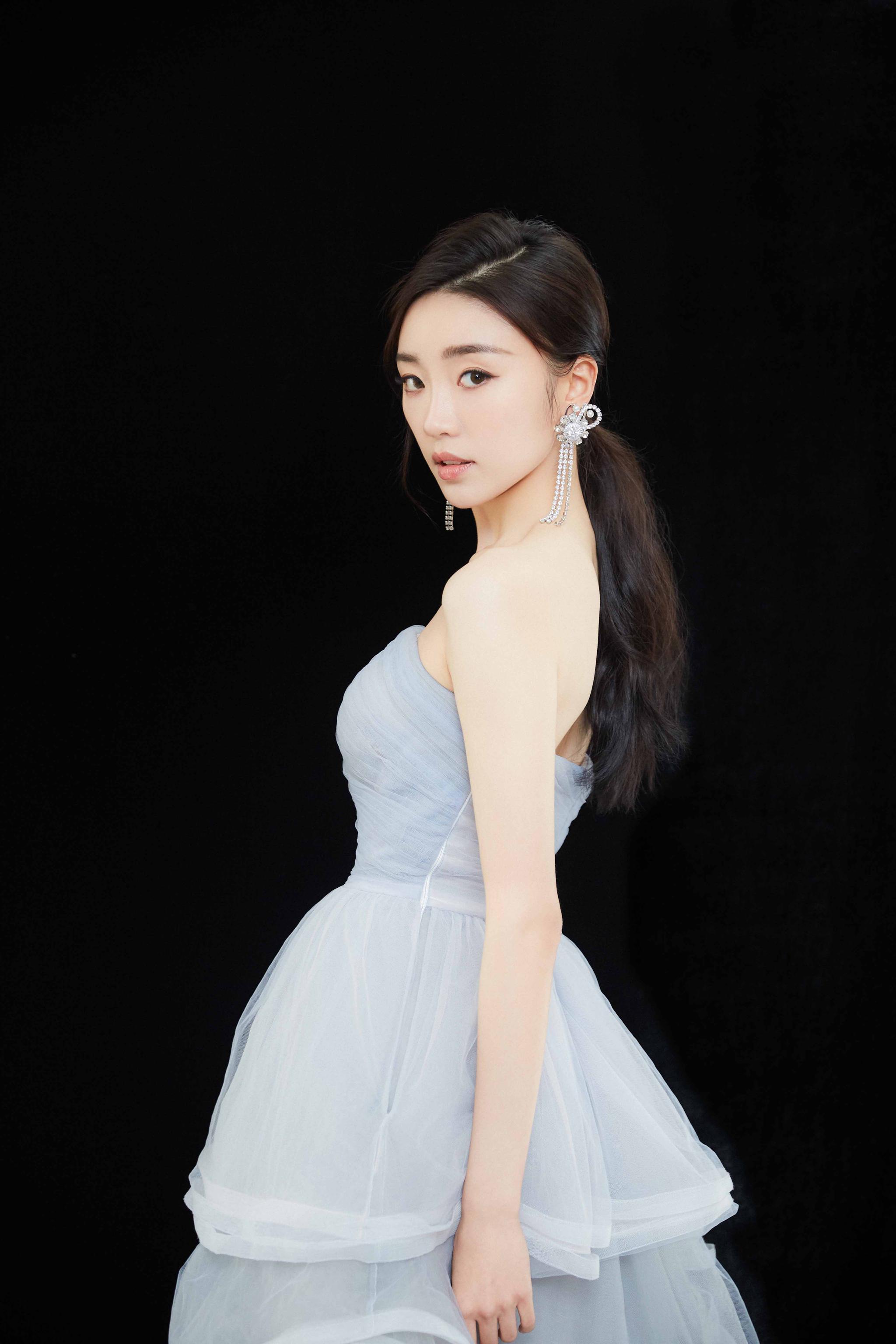 今日@张月yuezhang 生日大片曝光