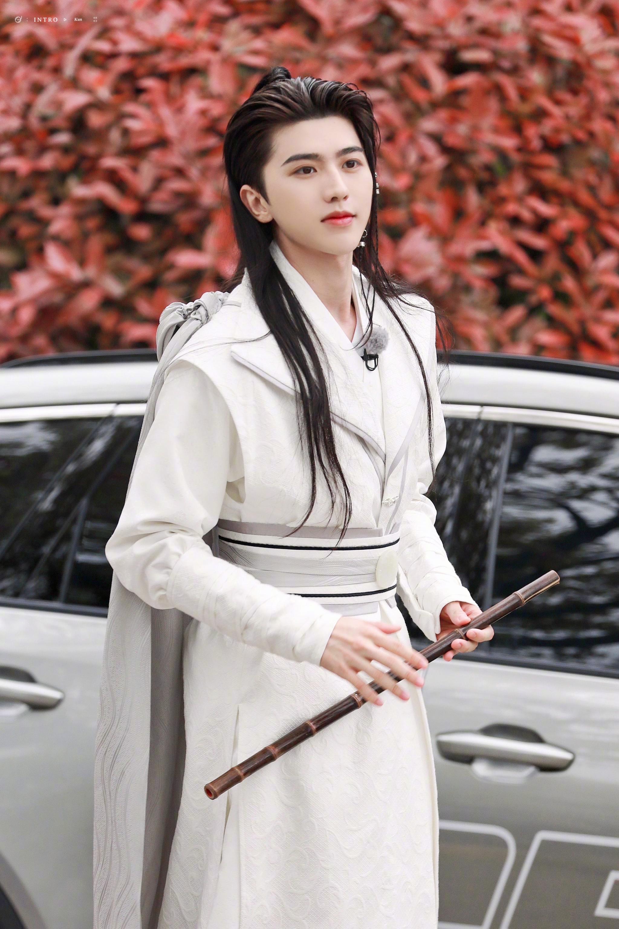 蔡徐坤跑男白衣造型好绝陌上人如玉公子世无双