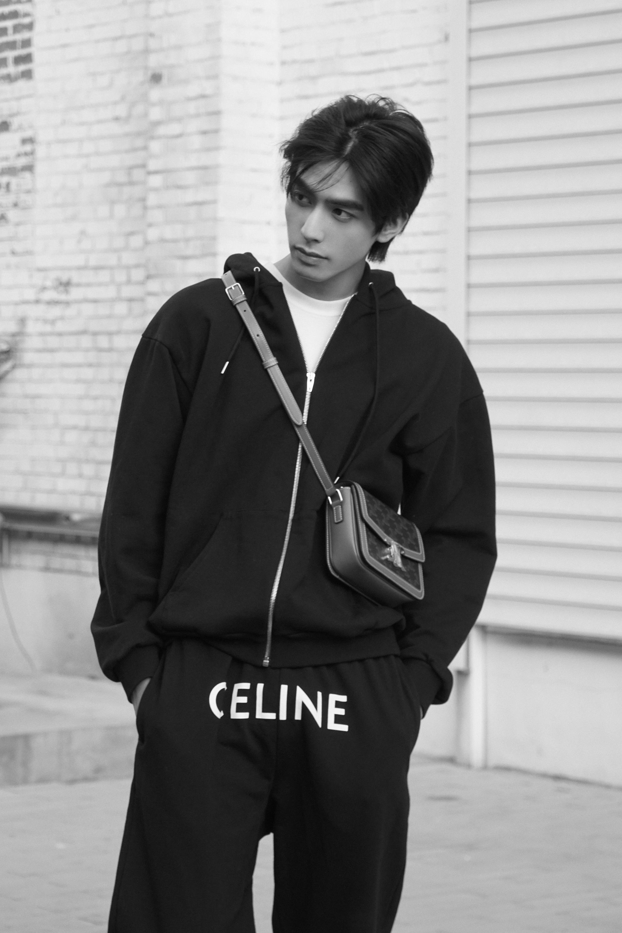 欢娱影视演员@宋威龙99 最新街拍曝光