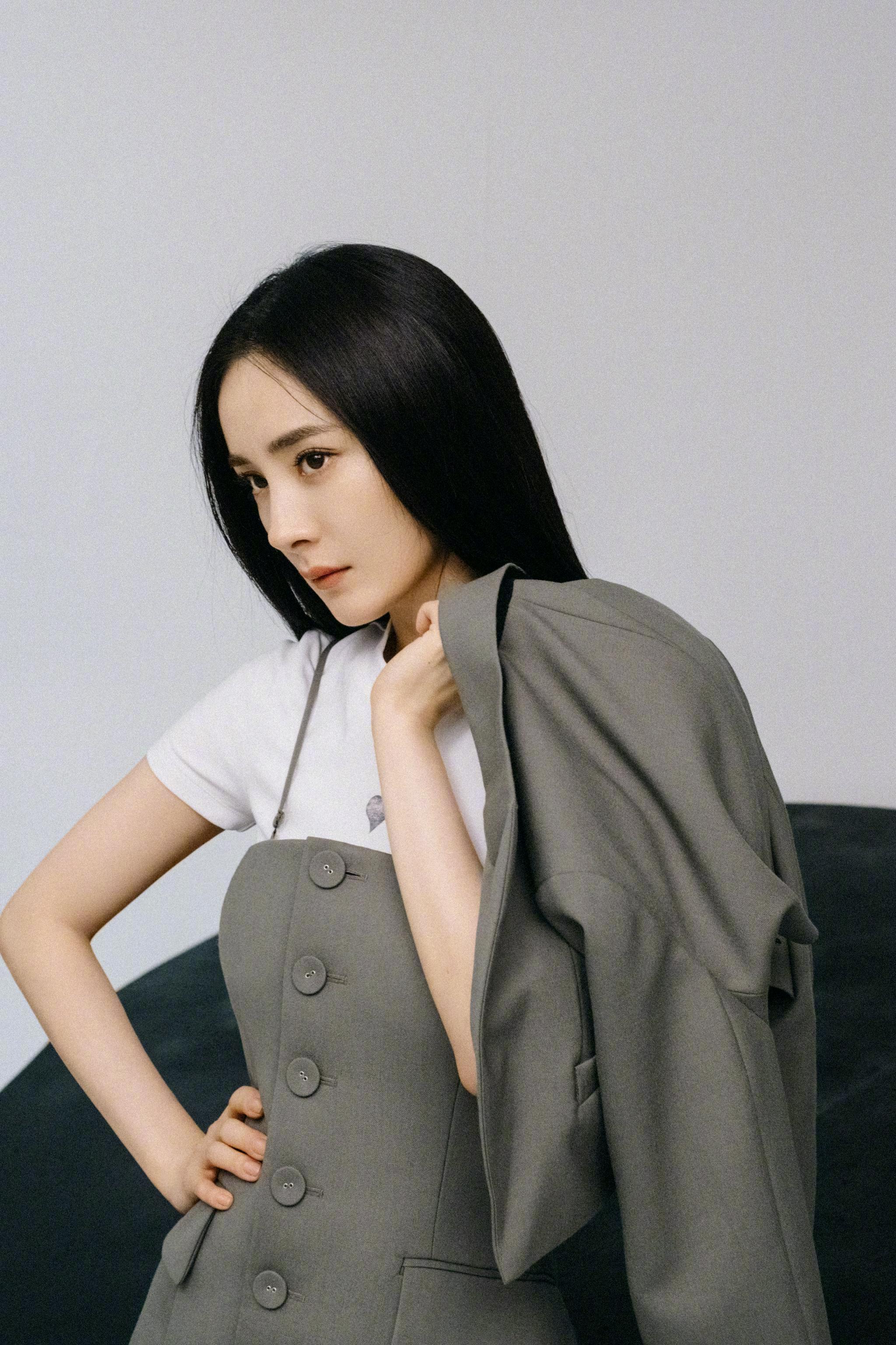 黑长直姐姐绝美 !美女时尚感好绝!_高清图集_新浪网