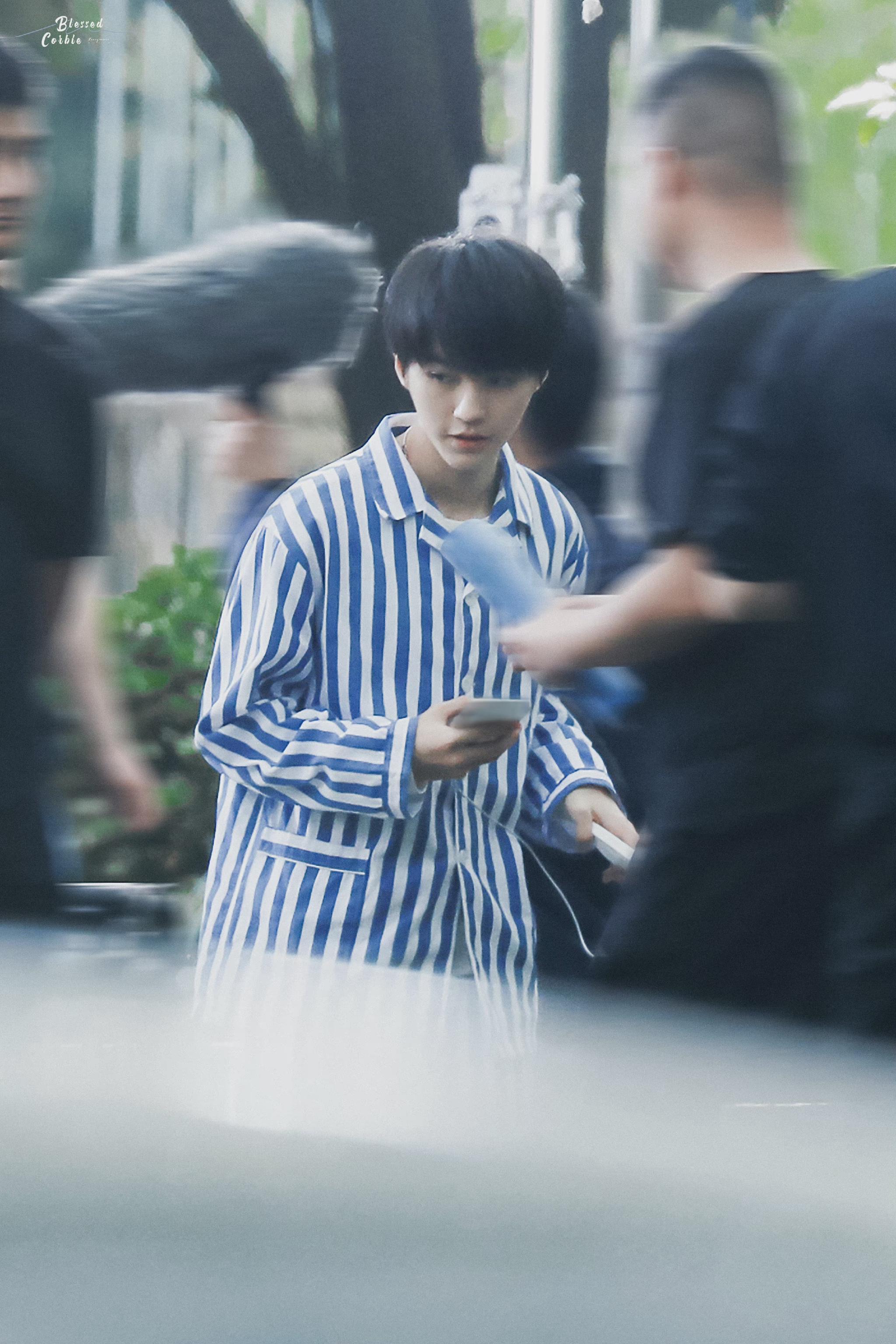 网友显微镜式看重生之门,穿着病号服的庄文杰……|重生|王俊凯_新浪