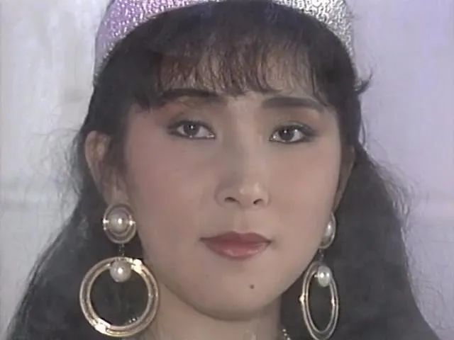 这部当年因为"罗马画风"而辣眼睛的剧,30年后竟成了经典