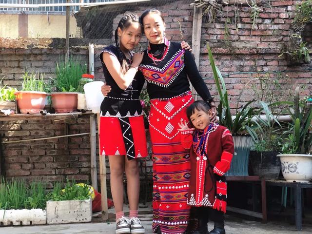 西盟:“妈妈牌”新衣里藏着“年”|寓意|佤族|新衣_新浪新闻