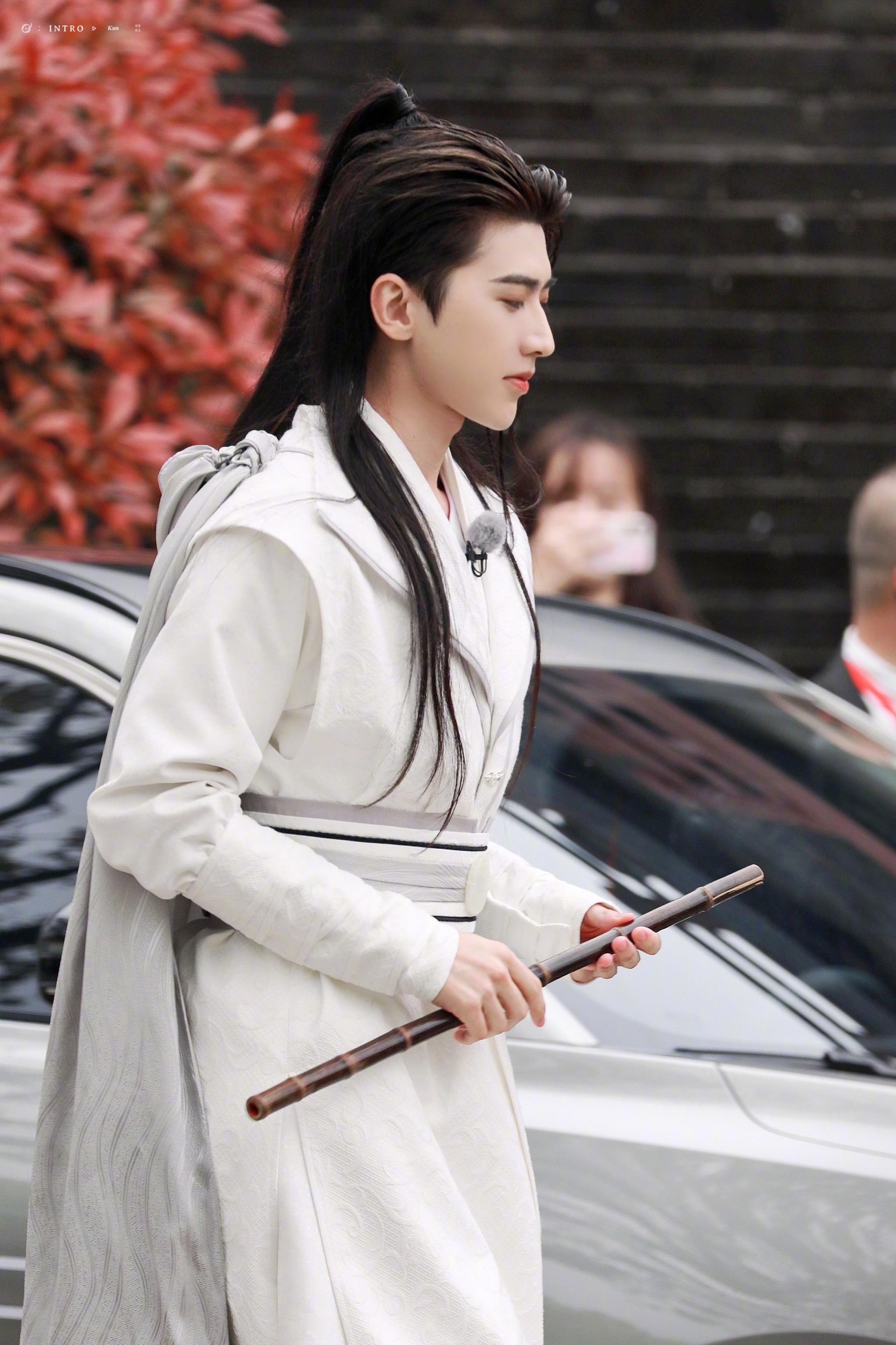 蔡徐坤跑男白衣造型好绝陌上人如玉公子世无双