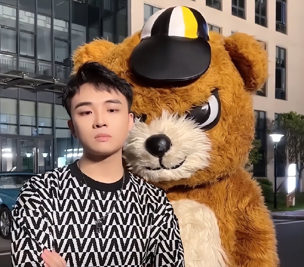 和平精英三周年多款军需限时返场牧童承诺将为粉丝送出100款