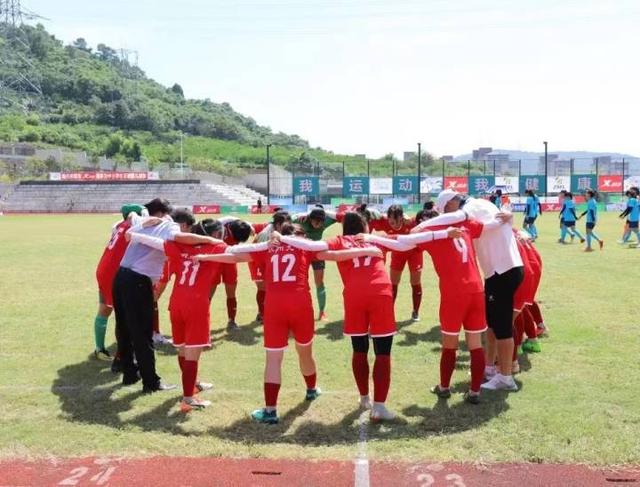 杭州00后“铿锵玫瑰”在赛场上乘风破浪，热爱足球的她们说，每次夺冠都是突破休闲区蓝鸢梦想 - Www.slyday.coM