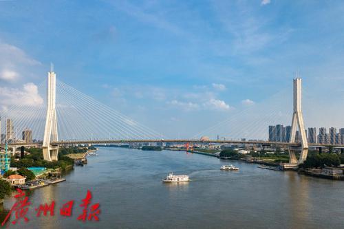 大洋网讯 为保障市民出行安全,鹤洞大桥自2021年8月13日起进行全封闭