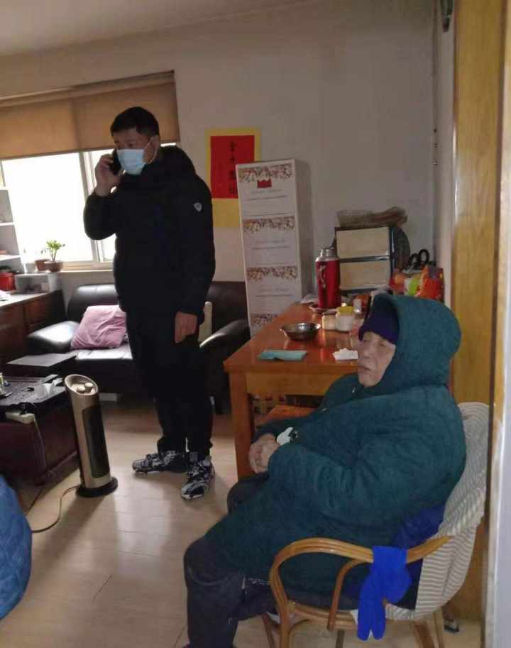 儿子被暂时管控，家中85岁的老母亲谁照顾？杭州有位社工站了出来休闲区蓝鸢梦想 - Www.slyday.coM