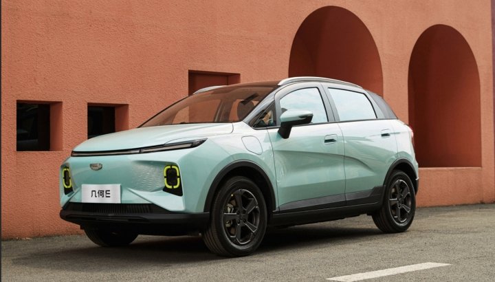 10万级纯电代步车，几何E vs 比亚迪海豚该怎么选？