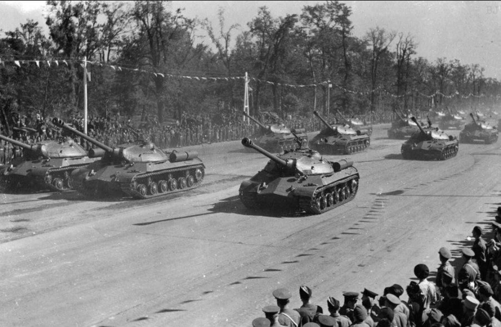 75年前的今天,1945年9月7日,盟军在柏林举行了盛大的阅兵式