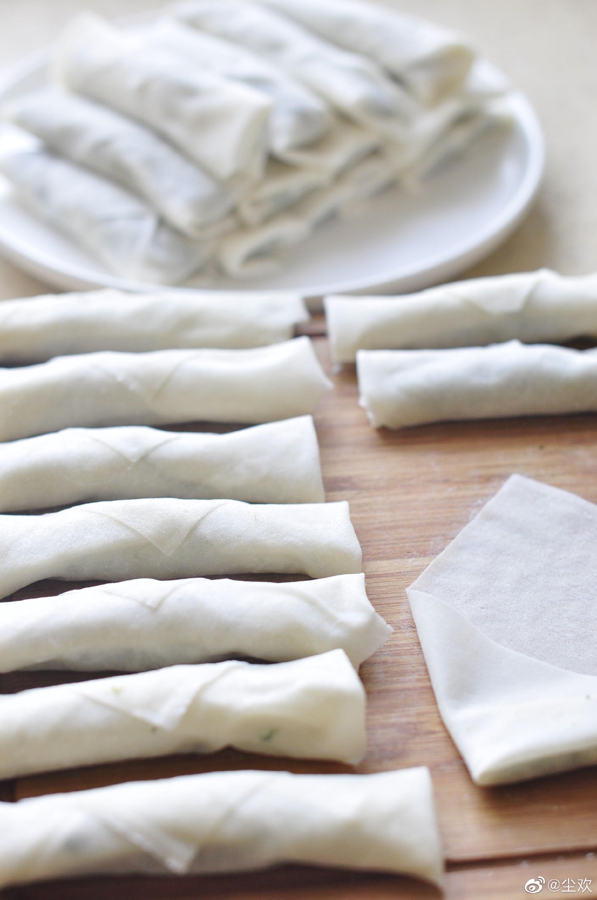 快过年了包春卷,做了荠菜肉馅,买的现成的春卷皮……_高清图集_新浪网