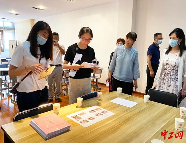 青岛西海岸新区“爱心托管驿站”“爱心妈妈小屋”接受上级实地验收