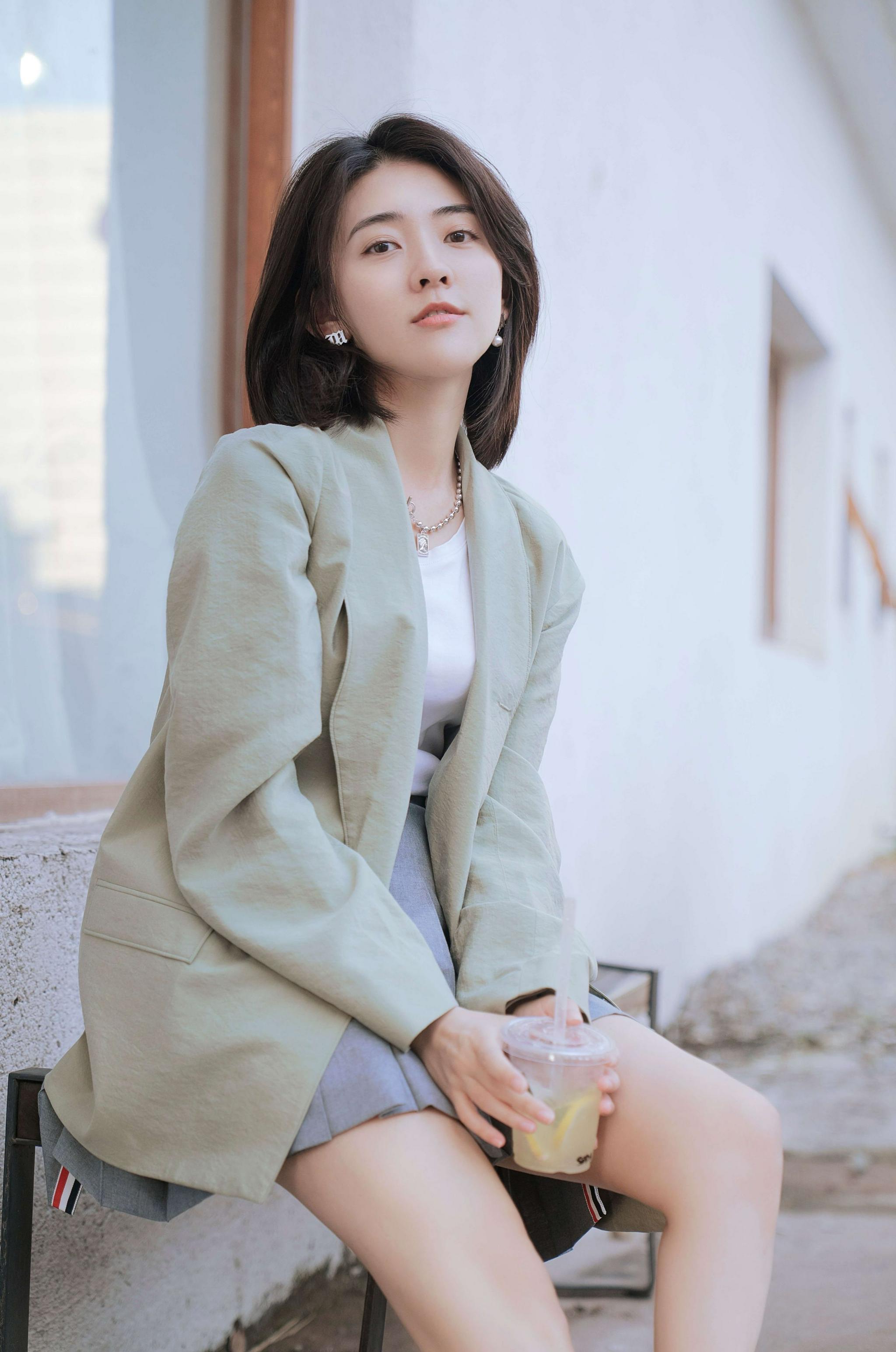 端午大片,粽叶绿西装十分应景……|梁洁_新浪新闻