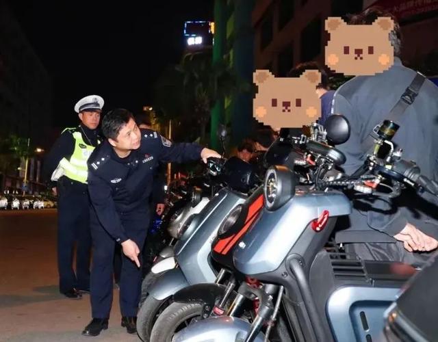 拉风驾着炫酷改装车飞驰人生交警是这样空降的