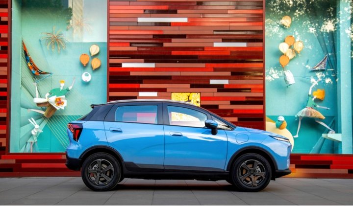 10万级纯电代步车，几何E vs 比亚迪海豚该怎么选？