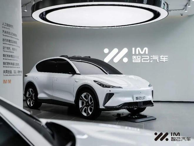 价格下探竞争力如何？对比蔚来ES6和智己LS7显成色